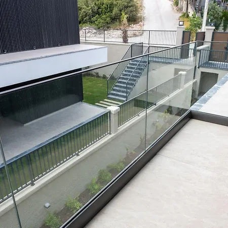 Sueper Lueks Havuzlu Merkezde *