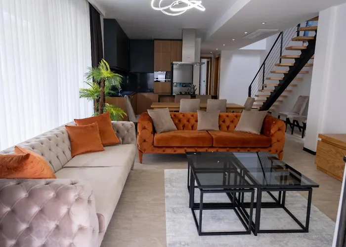 Sueper Lueks Havuzlu Merkezde * Çeşme