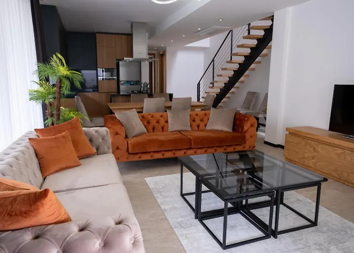 Sueper Lueks Havuzlu Merkezde * Çeşme