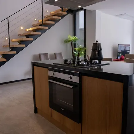 Sueper Lueks Havuzlu Merkezde Villa *