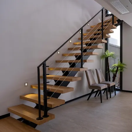 Sueper Lueks Havuzlu Merkezde Villa Cesme