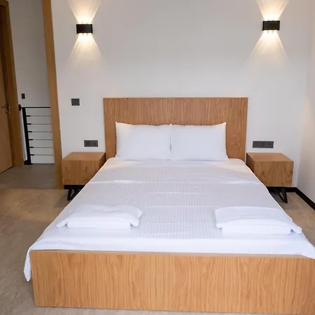 Sueper Lueks Havuzlu Merkezde Villa