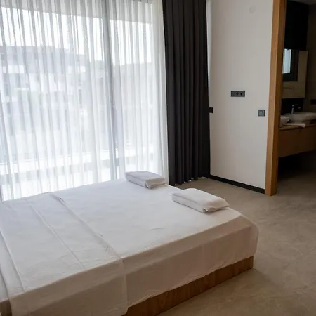 Sueper Lueks Havuzlu Merkezde Villa *