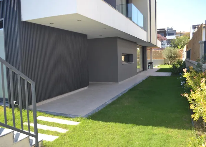 Sueper Lueks Havuzlu Merkezde Villa Çeşme