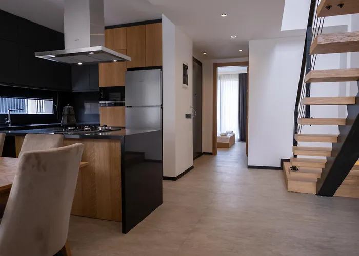 Sueper Lueks Havuzlu Merkezde Çeşme