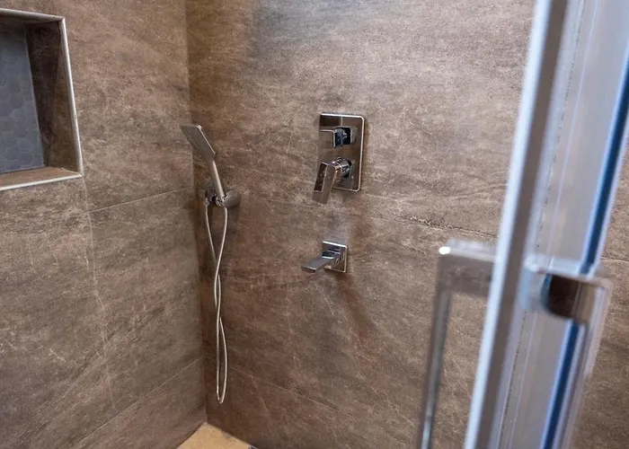 Sueper Lueks Havuzlu Merkezde Çeşme