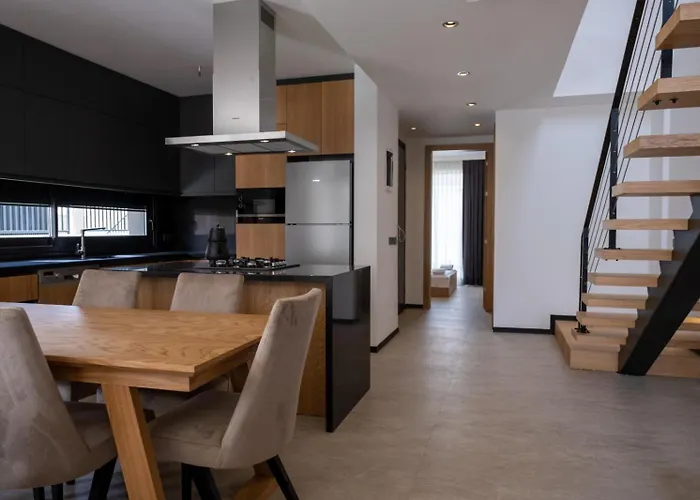 Sueper Lueks Havuzlu Merkezde *