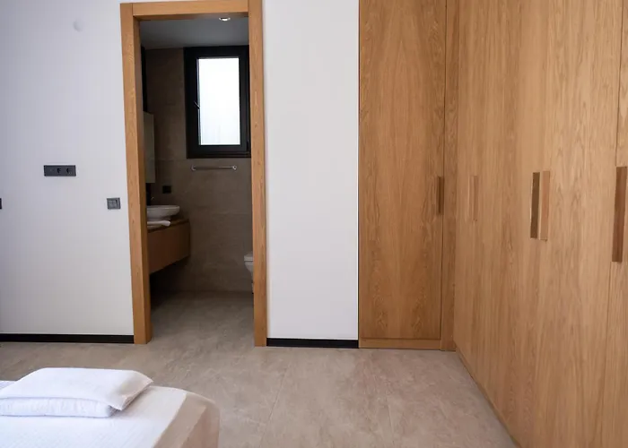 Sueper Lueks Havuzlu Merkezde *